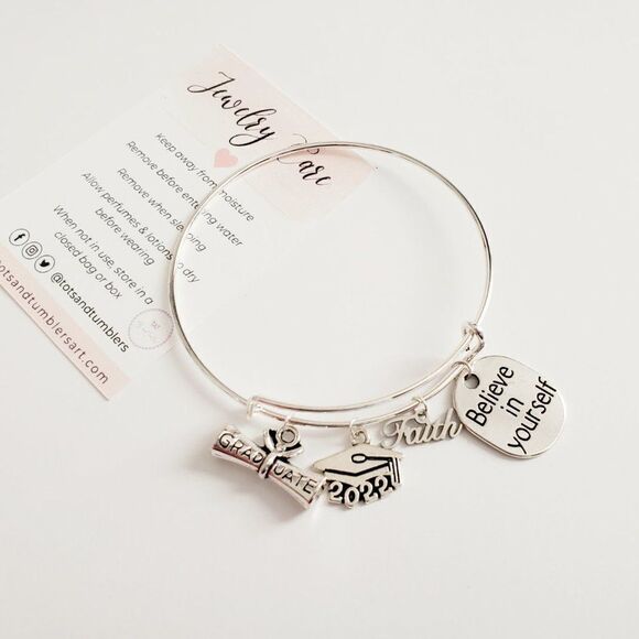Class of 2022 Graduation Charm Bracelet, Graduation Gift, Senior Graduate - Picture 3 of 13